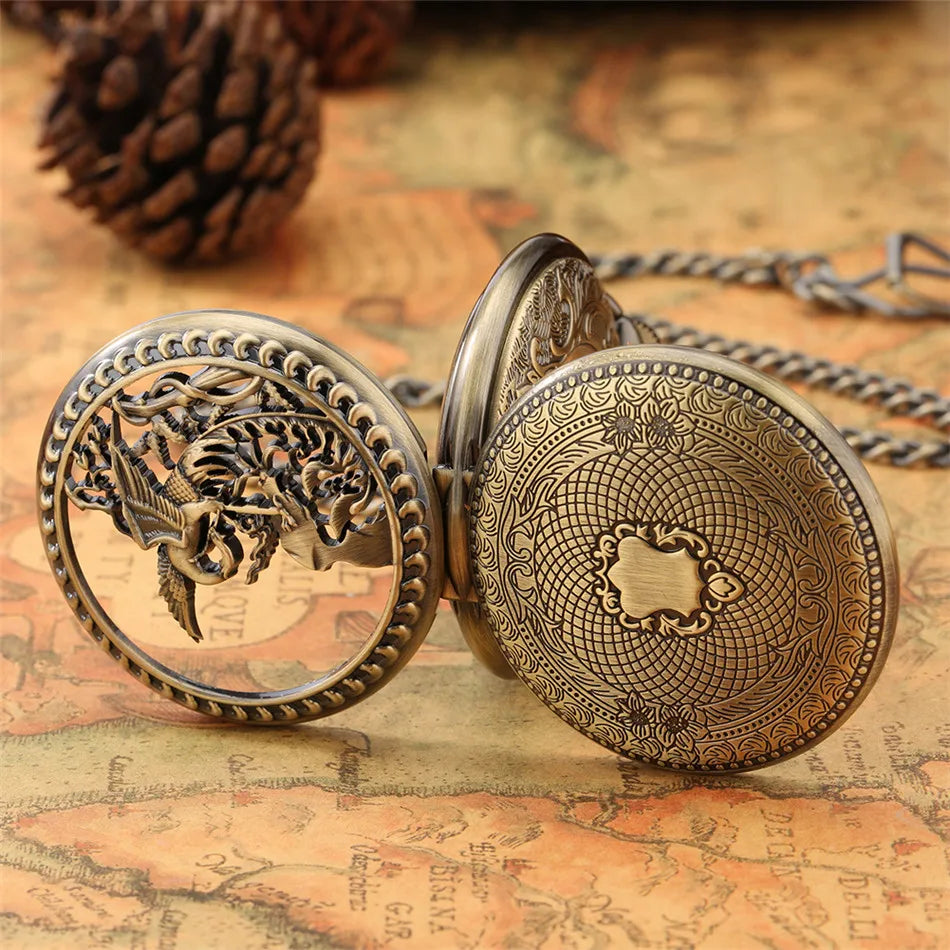 Montre mécanique à remontage manuel capot siglé d'une Créature mythique Ma montre à gousset