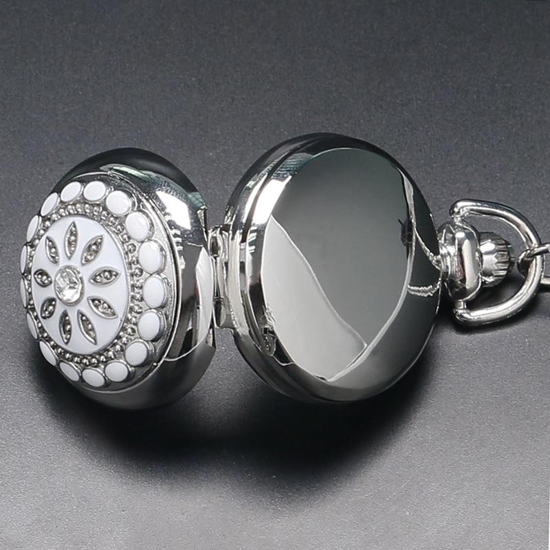 Montre Ă gousset avec pierres blanches en forme de fleur Ma montre Ă gousset
