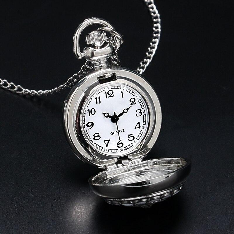 Montre Ă gousset avec pierres blanches en forme de fleur Ma montre Ă gousset