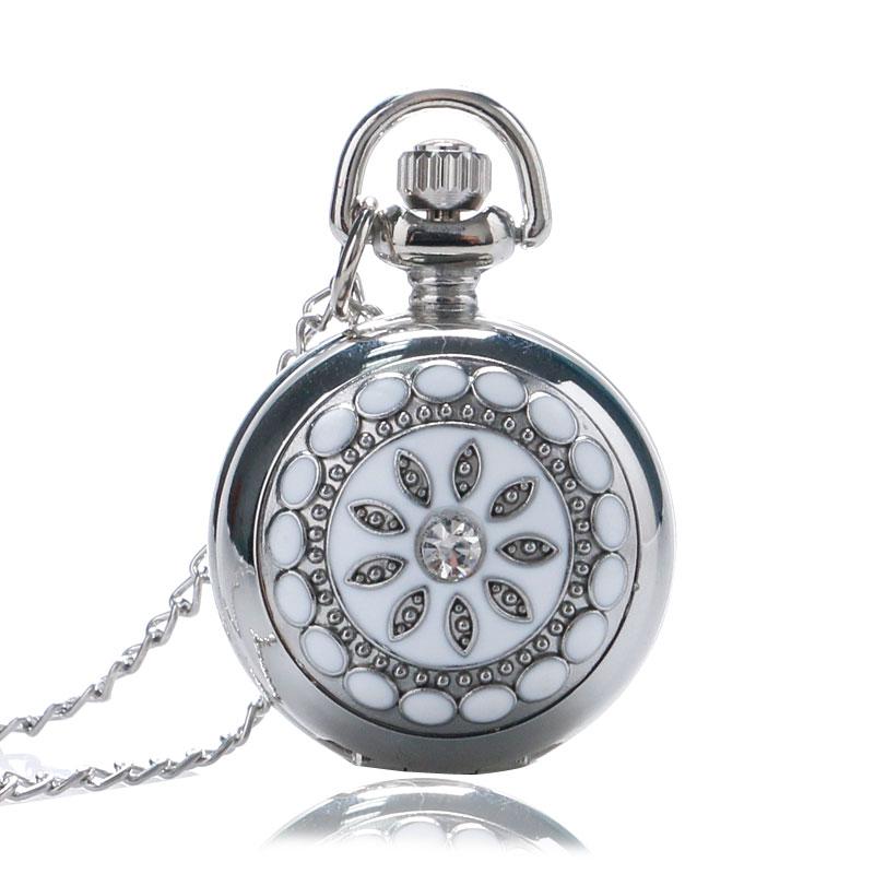 Montre Ă gousset avec pierres blanches en forme de fleur Ma montre Ă gousset
