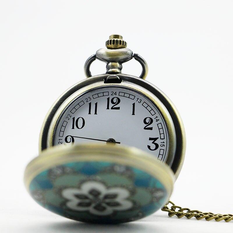 Montre Ă gousset fleur bleue sur le capot avant Ma montre Ă gousset