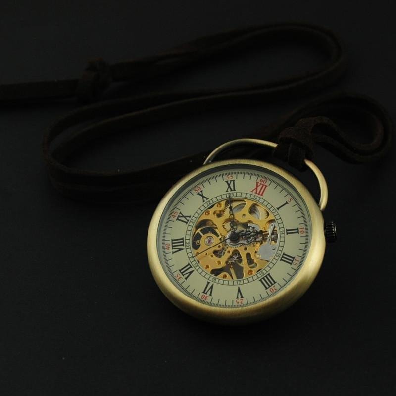 Montre à gousset mécanique à remontage manuel boitier laiton, chiffres Romains et mouvement apparent Ma montre à gousset