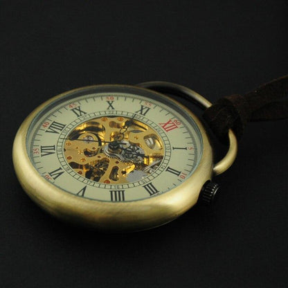 Montre à gousset mécanique à remontage manuel boitier laiton, chiffres Romains et mouvement apparent Ma montre à gousset