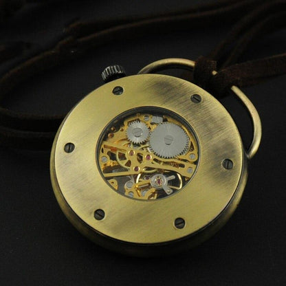 Montre à gousset mécanique à remontage manuel boitier laiton, chiffres Romains et mouvement apparent Ma montre à gousset