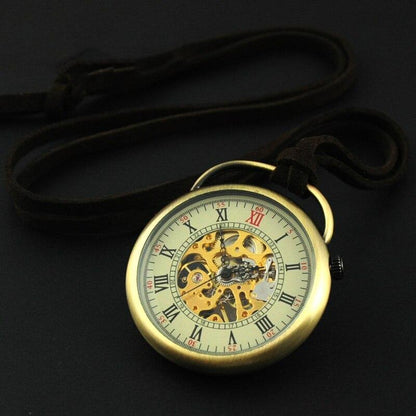 Montre à gousset mécanique à remontage manuel boitier laiton, chiffres Romains et mouvement apparent Ma montre à gousset